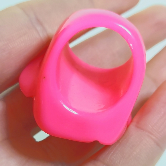 Hot Pink Acrylic Rose Raised Chunky Statement Ring - Picture 7 of 15
